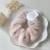 Резинка для волос плюшевая Скранч