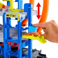 Игровой набор Hot Wheels "Гараж с мега-петлёй"