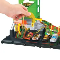 Игровой набор Hot Wheels "Заправочная станция Super Recharge"