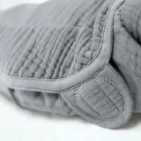 Sistem de infasare Ingenuity Swaddle Me Granite din muselina (0-3 luni)