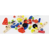 Constructor din lemn cu 68 de elemente