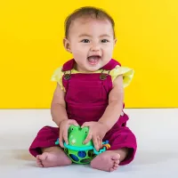 Игрушка-погремушка Bright Starts Oball Веселая лягушка foto