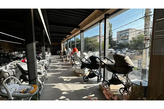 contact store image