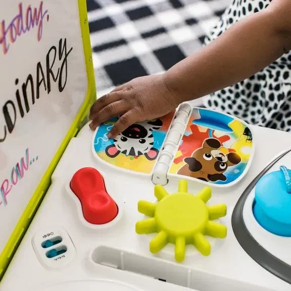 Интерактивный столик Baby Einstein Curiosity Table foto