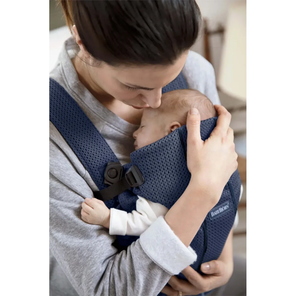 Marsupiu anatomic BabyBjorn Mini Navy Blue cu pozitii multiple de purtare, 3D Mesh foto