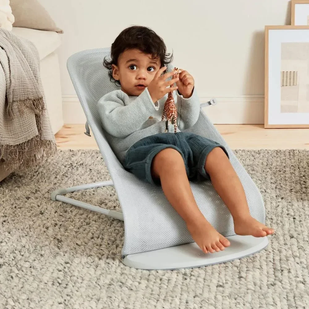 Кресло-шезлонг BabyBjorn Balance Soft Silver/White, Mesh foto