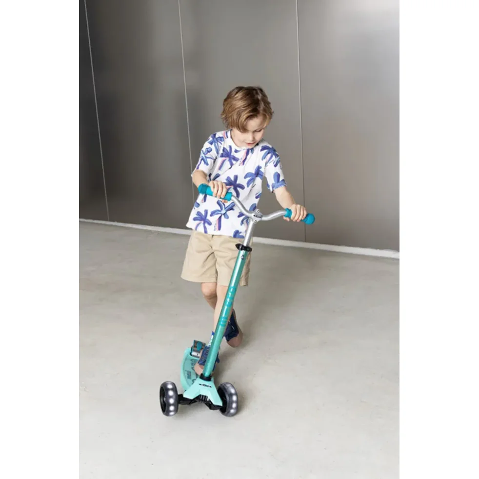 Trotineta Micro Maxi Deluxe Pro LED Vibrant Blue foto