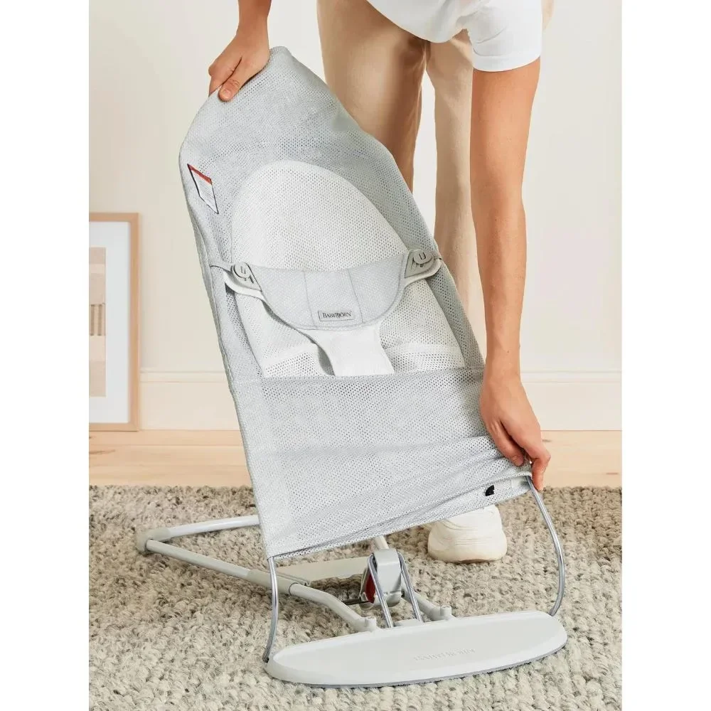Кресло-шезлонг BabyBjorn Balance Soft Silver/White, Mesh foto