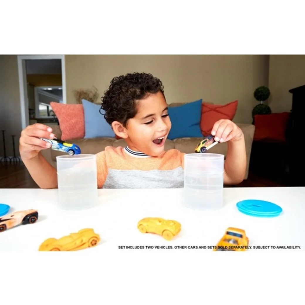 Hot Wheels Set din 2 mașini "Color Reveal"