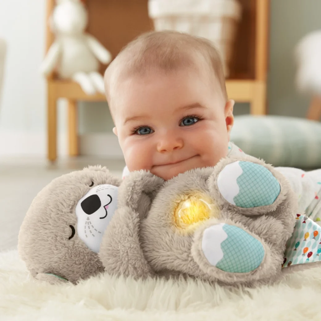 Плюшевый звуковой малыш-выдра Fisher-Price успокой и прижмись