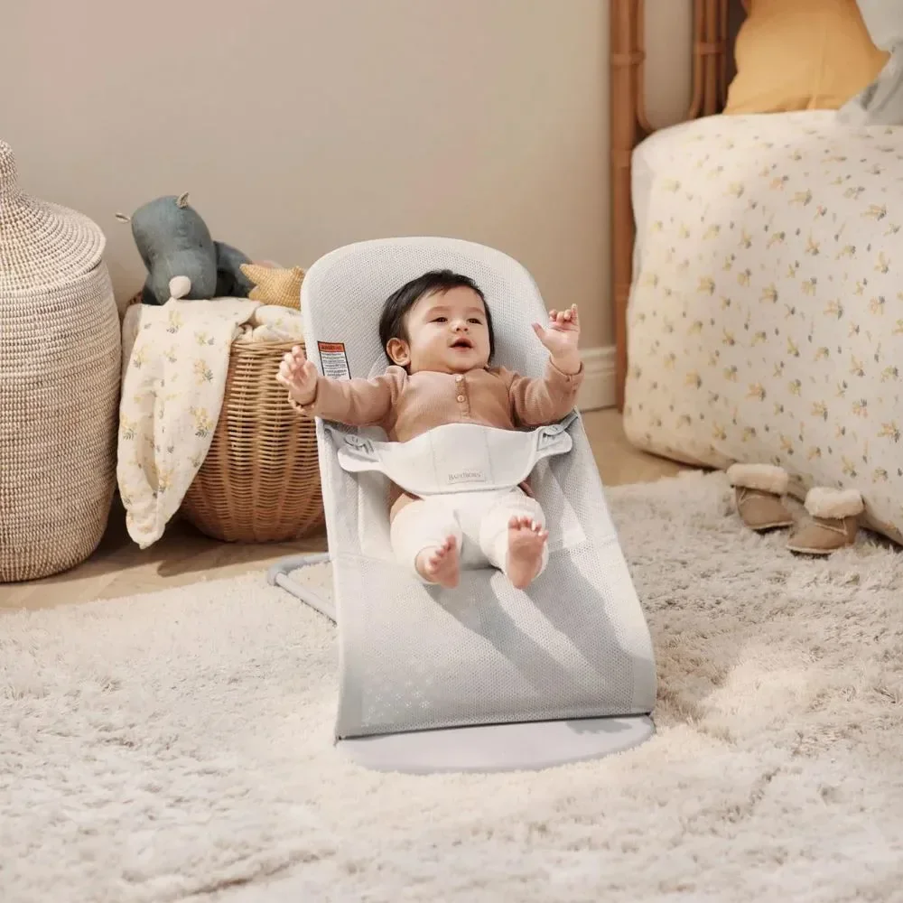 Кресло-шезлонг BabyBjorn Balance Soft Silver/White, Mesh foto