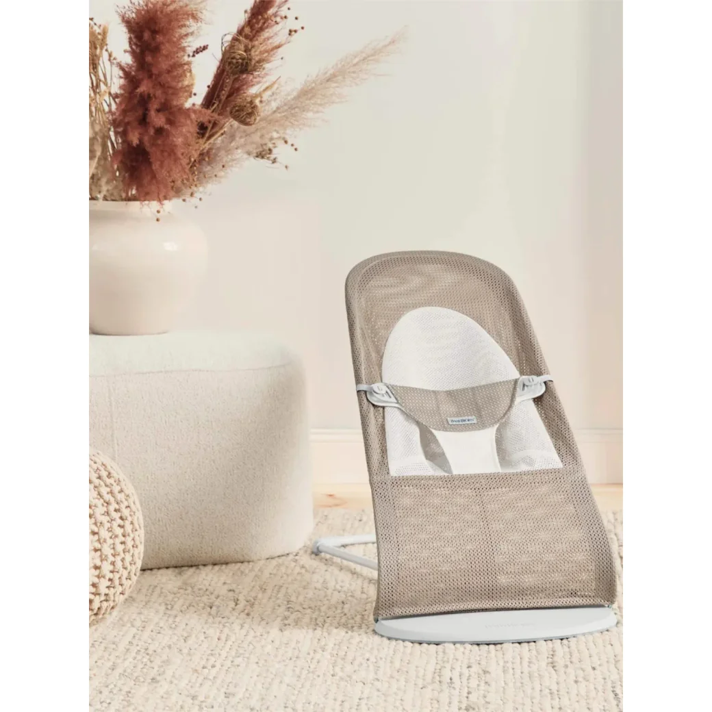 Кресло-шезлонг BabyBjorn Balance Soft Grey Beige/White, Mesh foto