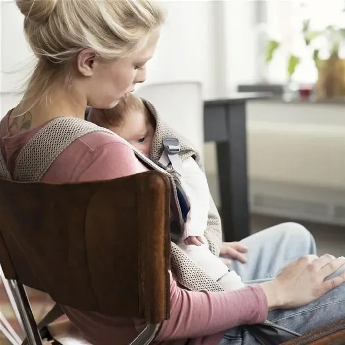 Marsupiu anatomic BabyBjorn Mini Greige cu pozitii multiple de purtare, Mesh foto