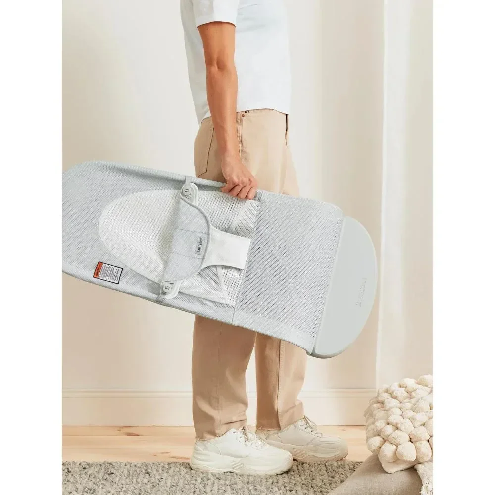 Кресло-шезлонг BabyBjorn Balance Soft Silver/White, Mesh foto