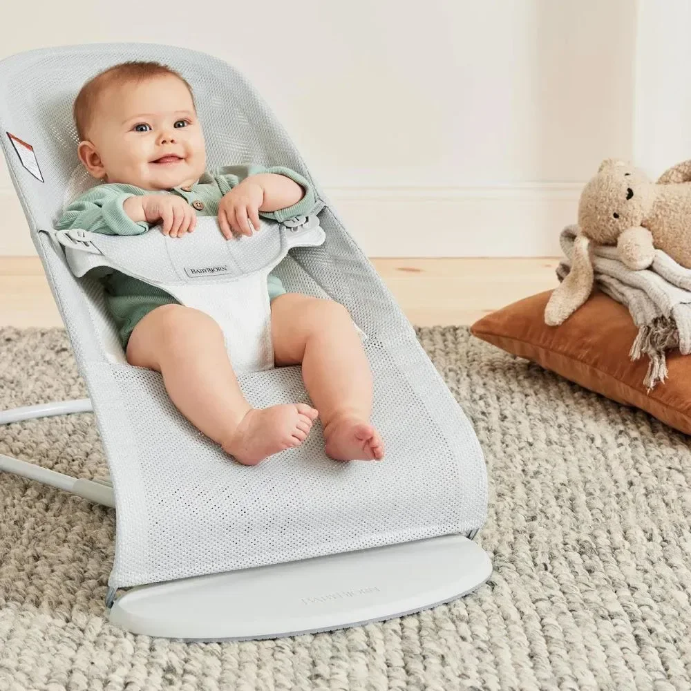 Кресло-шезлонг BabyBjorn Balance Soft Silver/White, Mesh foto